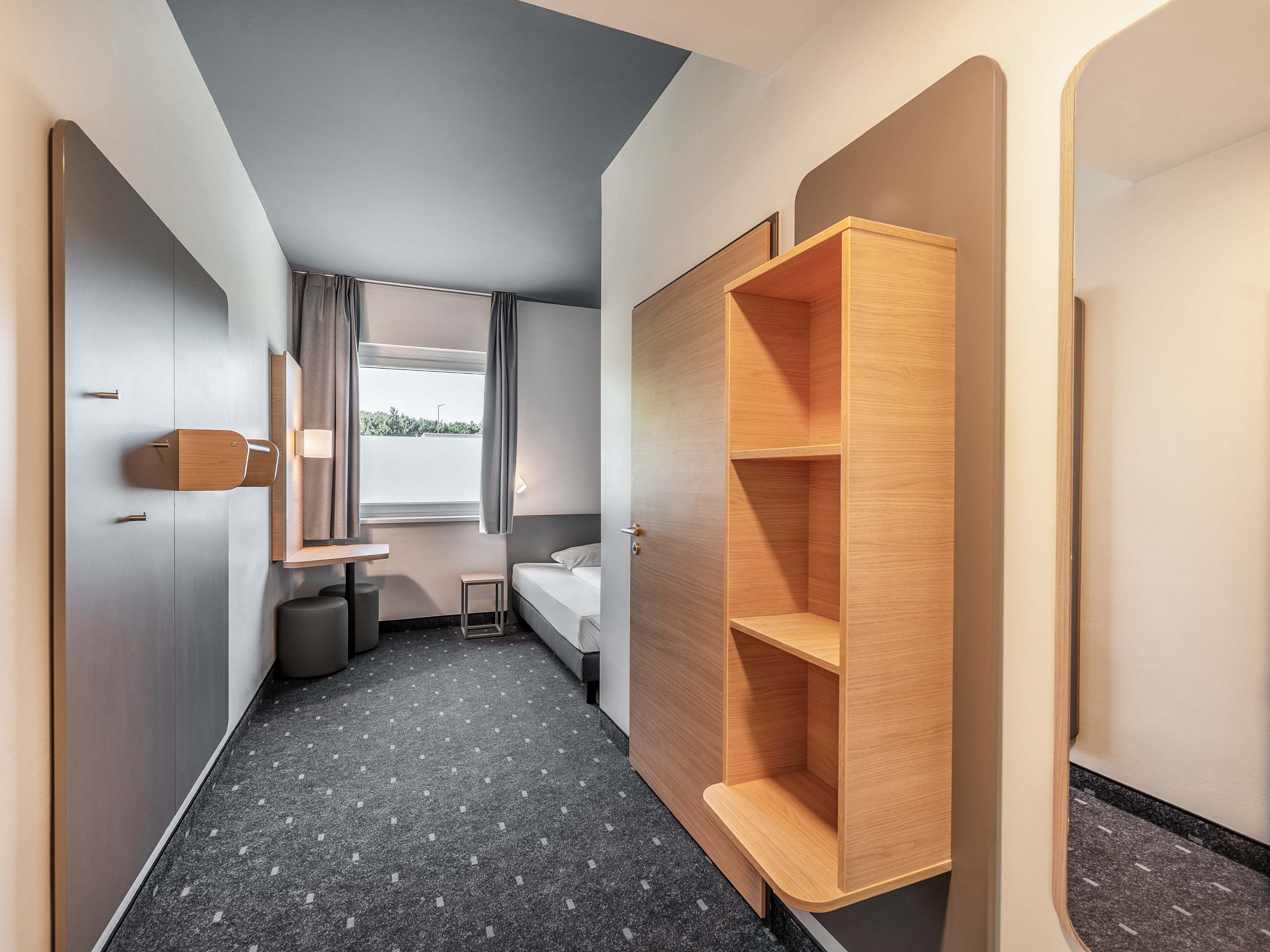 B&B HOTEL Freiburg-Süd, Munzinger Straße 1b in Freiburg