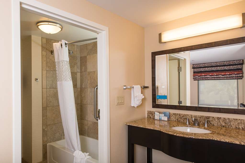 Guest room bath