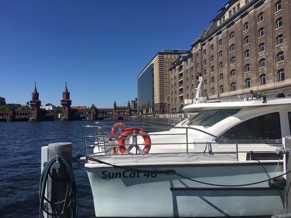 Bilder Solarwaterworld Hafen: Schiffsrundfahrten und Sightseeing Touren in Berlin mit Solar-Katamaran