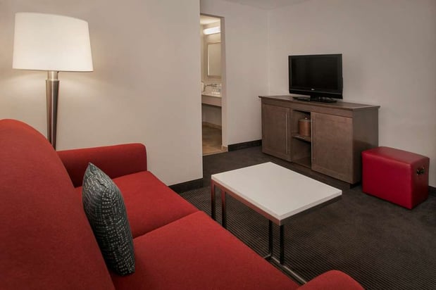 Images Hampton Inn & Suites Milwaukee Downtown