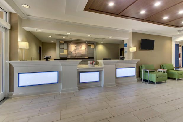Images Holiday Inn Express & Suites Columbus - Ft Benning Maingate by IHG