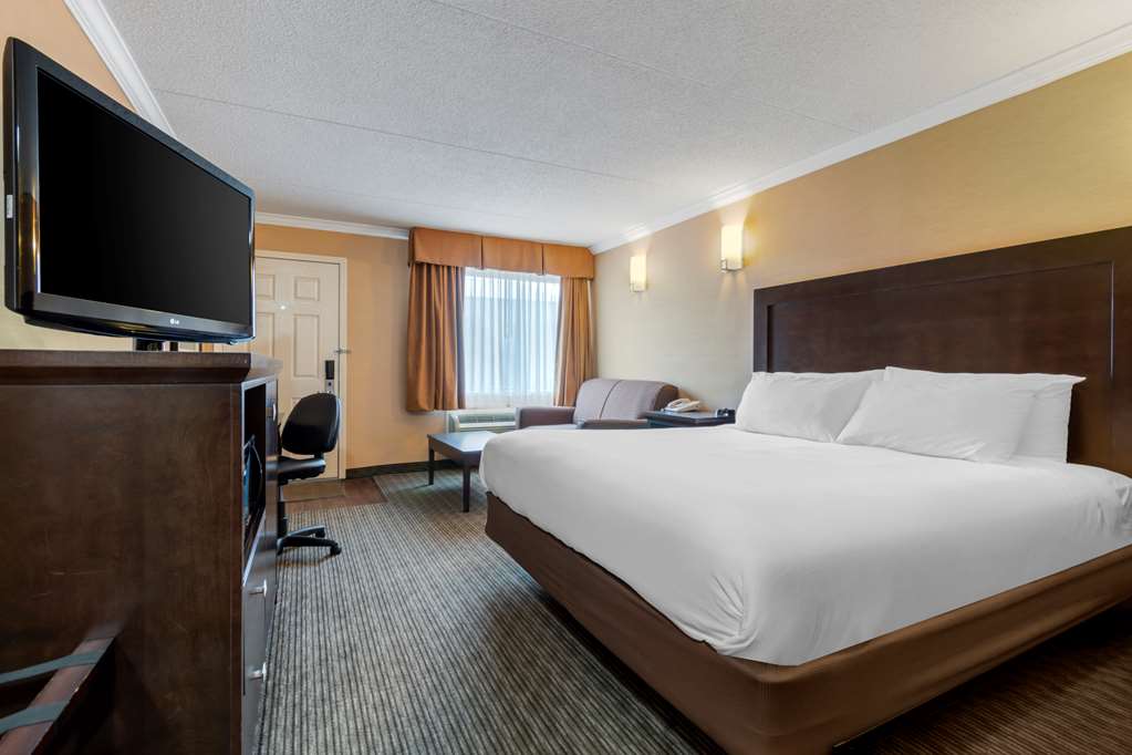 King w/ Sofa Bed Best Western Plus Dryden Hotel & Conference Centre Dryden (807)223-3201