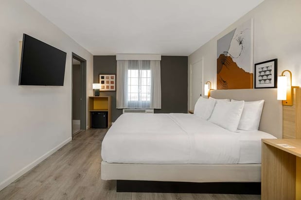 Images Spark by Hilton Rock Springs