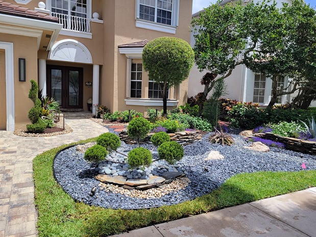 Images Universal Landscape Inc