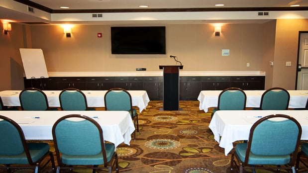 Images Holiday Inn Express & Suites Wichita Northeast by IHG