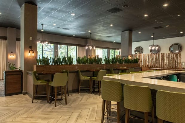 Images Hotel Zessa Orange County Airport, a DoubleTree by Hilton