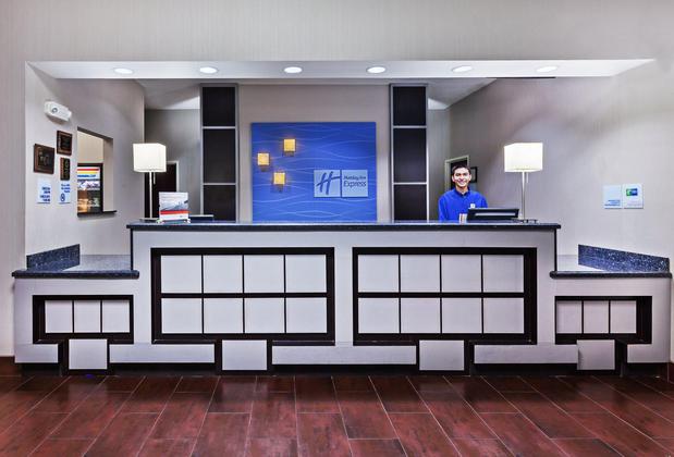 Images Holiday Inn Express & Suites Cleveland, an IHG Hotel