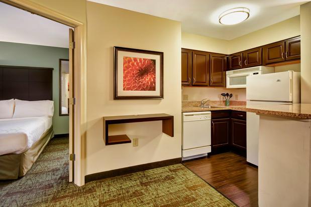 Images Staybridge Suites Middleton/Madison-West by IHG