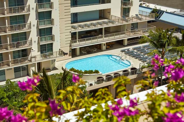 Images Hilton Garden Inn Waikiki Beach