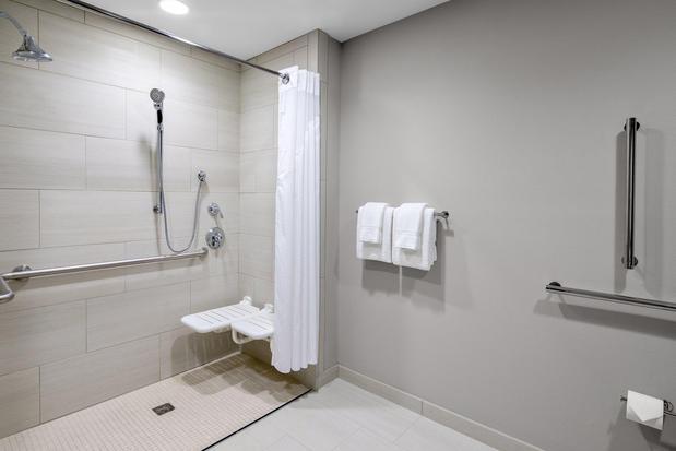 Images Holiday Inn Express & Suites Lubbock Central - Univ Area by IHG