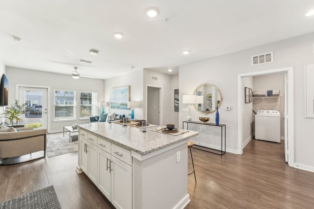 Images Story Lake Gibson | Luxury Apartment Homes