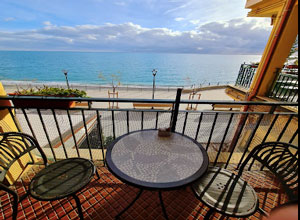 Images Bar da Stasiun