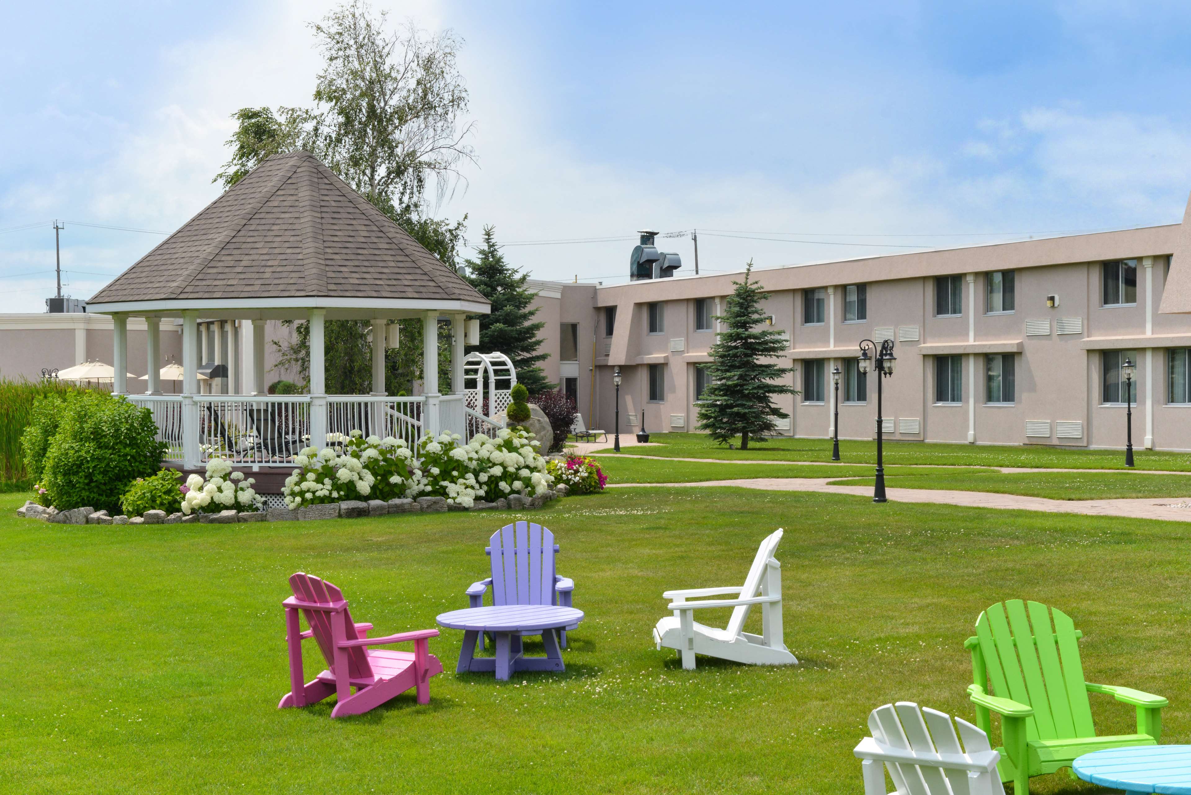 Best Western Plus Mariposa Inn & Conference Centre in Orillia: Relax with a Stroll