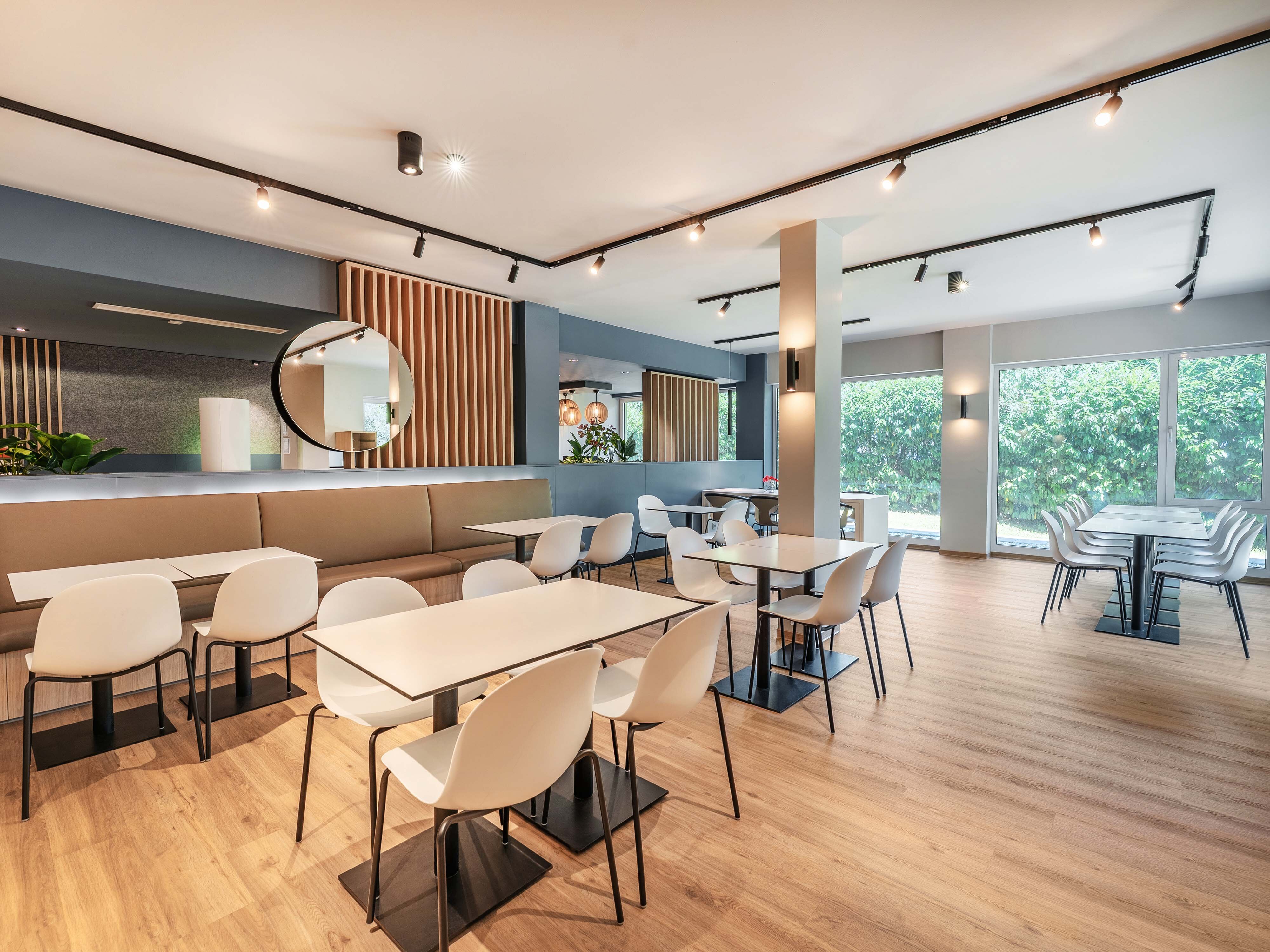 B&B HOTEL Freiburg-Süd, Munzinger Straße 1b in Freiburg
