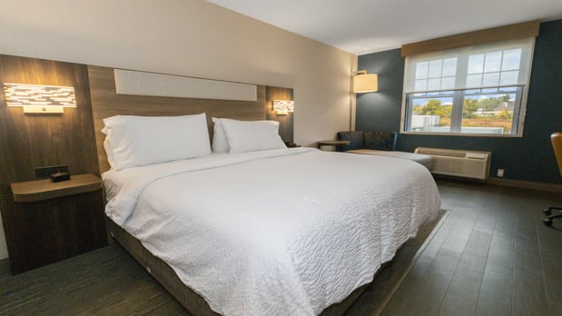 Images Holiday Inn Express & Suites Hampton South-Seabrook by IHG