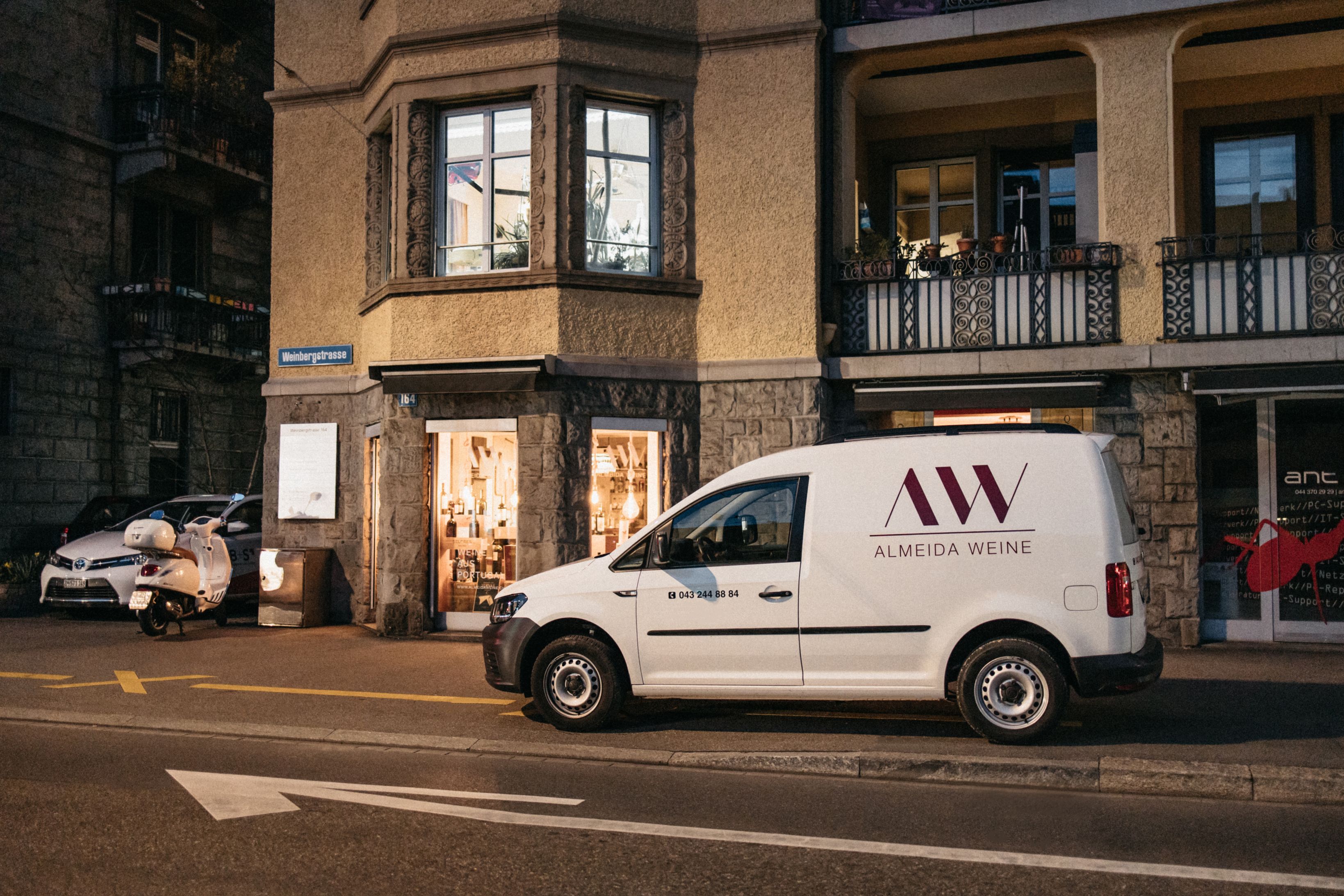 ALMEIDA WEINE GMBH, Weinbergstrasse 164 in Zürich