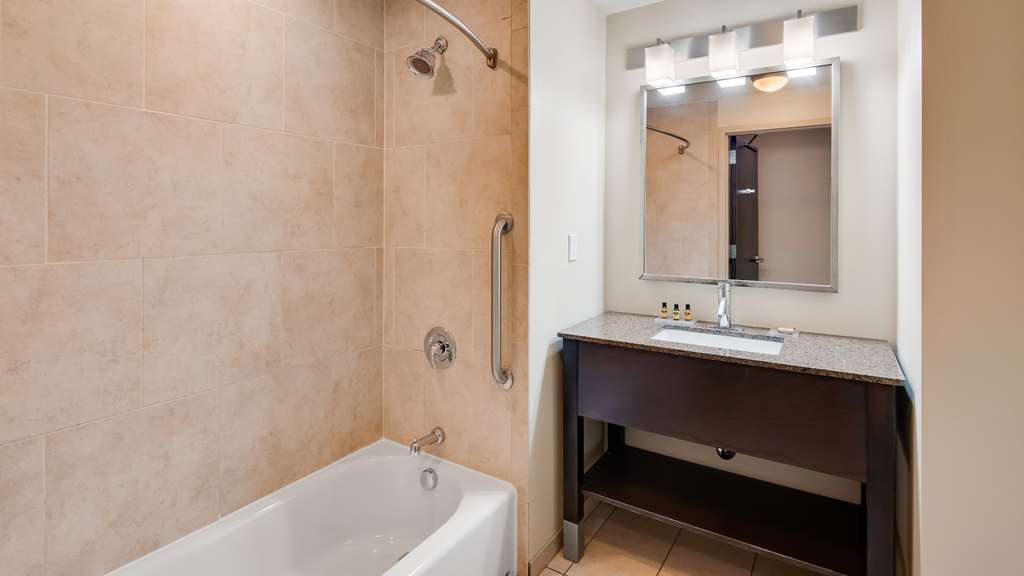 Suite Guest Bath