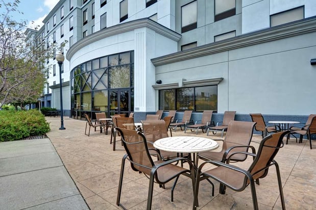 Images Hampton Inn & Suites Newark-Harrison-Riverwalk