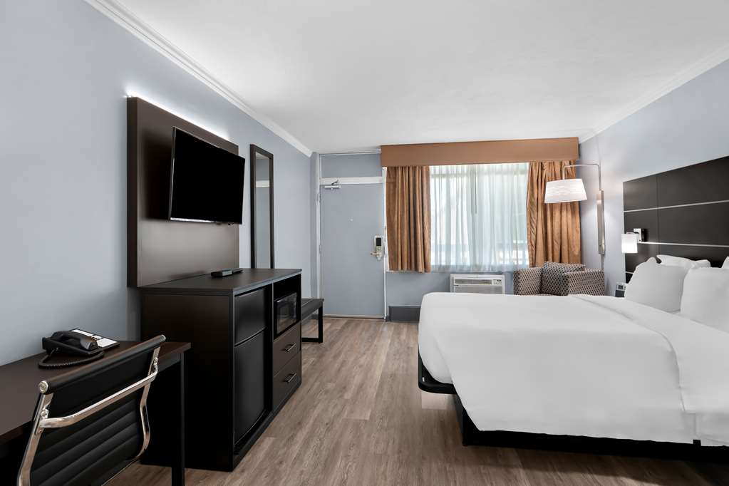 BW SureStay Plus Wilmington DE Queen