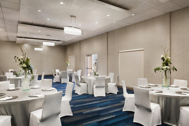 Images Holiday Inn Express & Suites McAllen - Medical Center Area by IHG