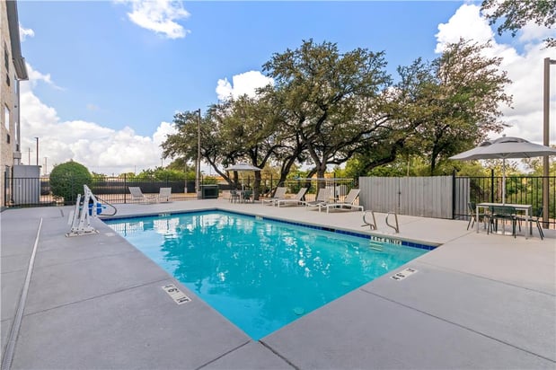 Images Spark by Hilton Round Rock