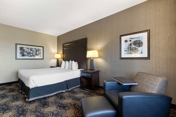 Images Best Western Plus Midwest Inn