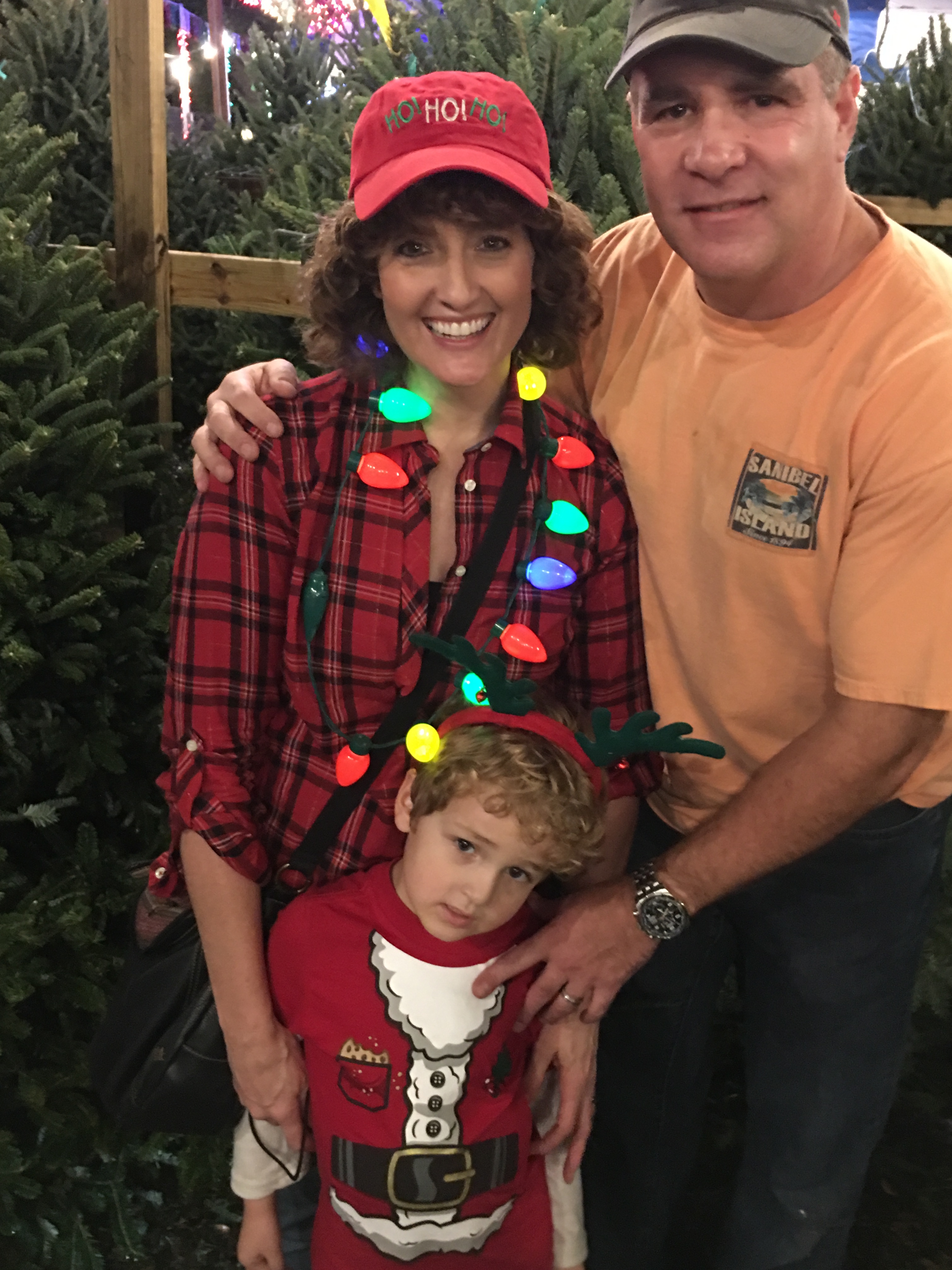 Family-at-the-Christmas -tree-lot