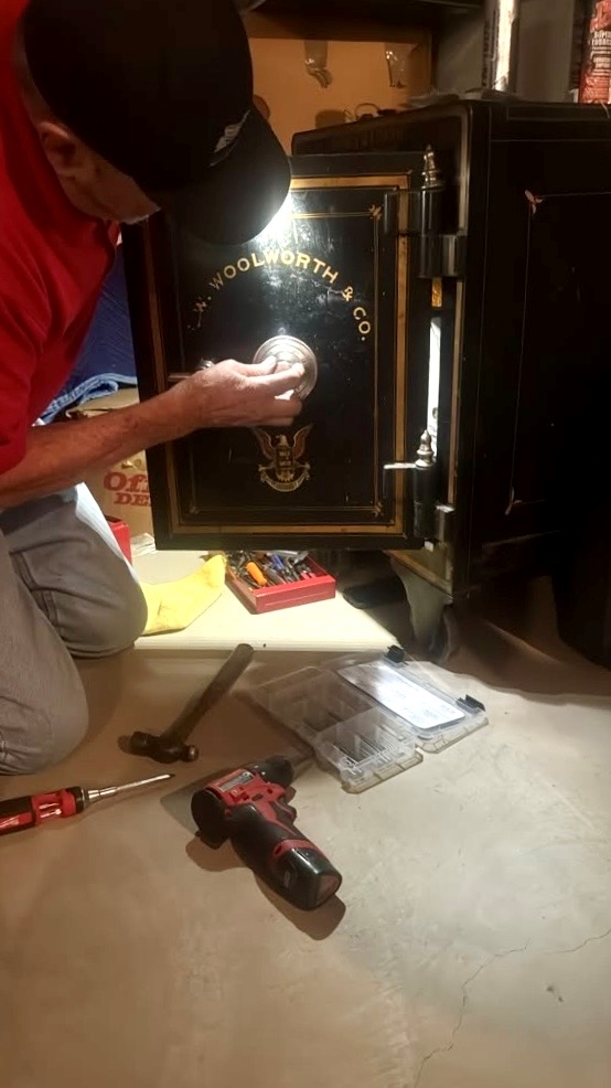 Antique safe opening service by Red Rocks Locksmith 