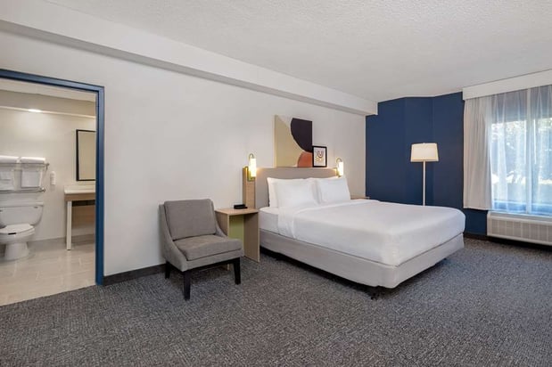 Images Spark by Hilton Bentonville