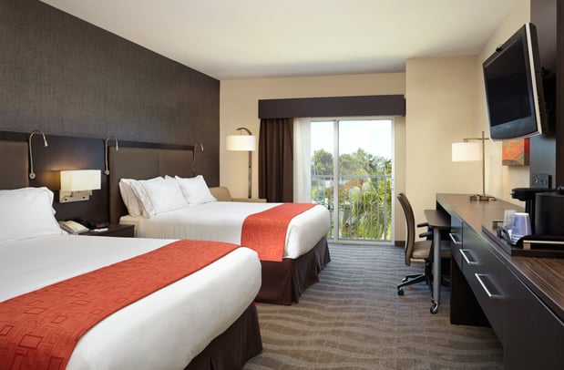 Images Holiday Inn Express & Suites Naples Downtown - 5th Avenue by IHG
