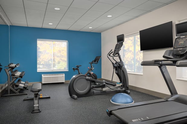 Images Holiday Inn Express & Suites Greensboro - Airport Area by IHG