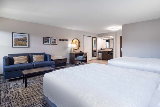 Images Hampton Inn & Suites Agoura Hills