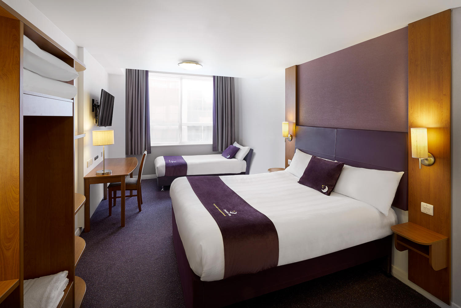 Premier Inn bedroom Premier Inn Southampton (Eastleigh) hotel Eastleigh 03333 219004