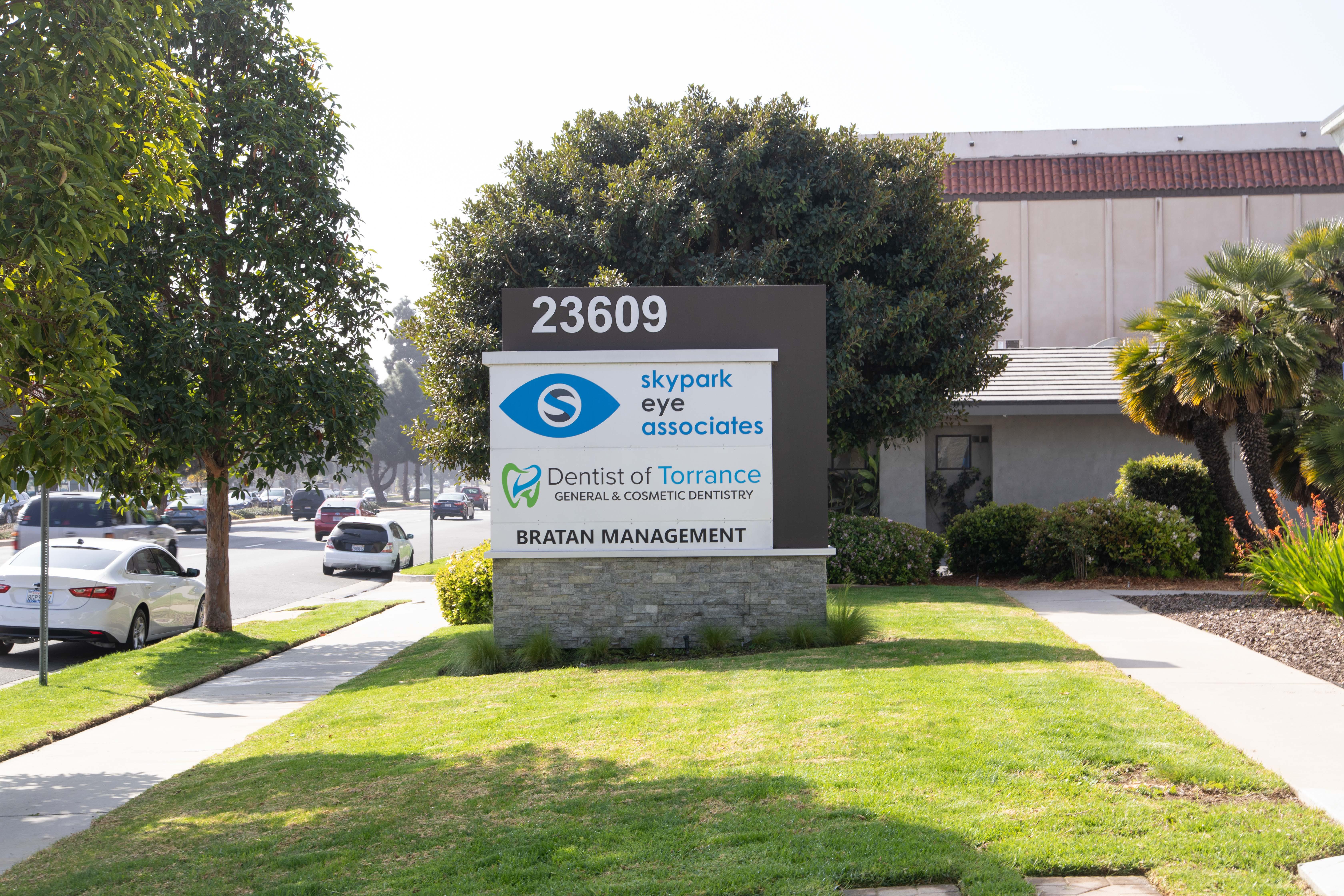 Our building offers convenient parking in front of and behind our building! Orthodontics of Torrance Torrance (424)201-0712