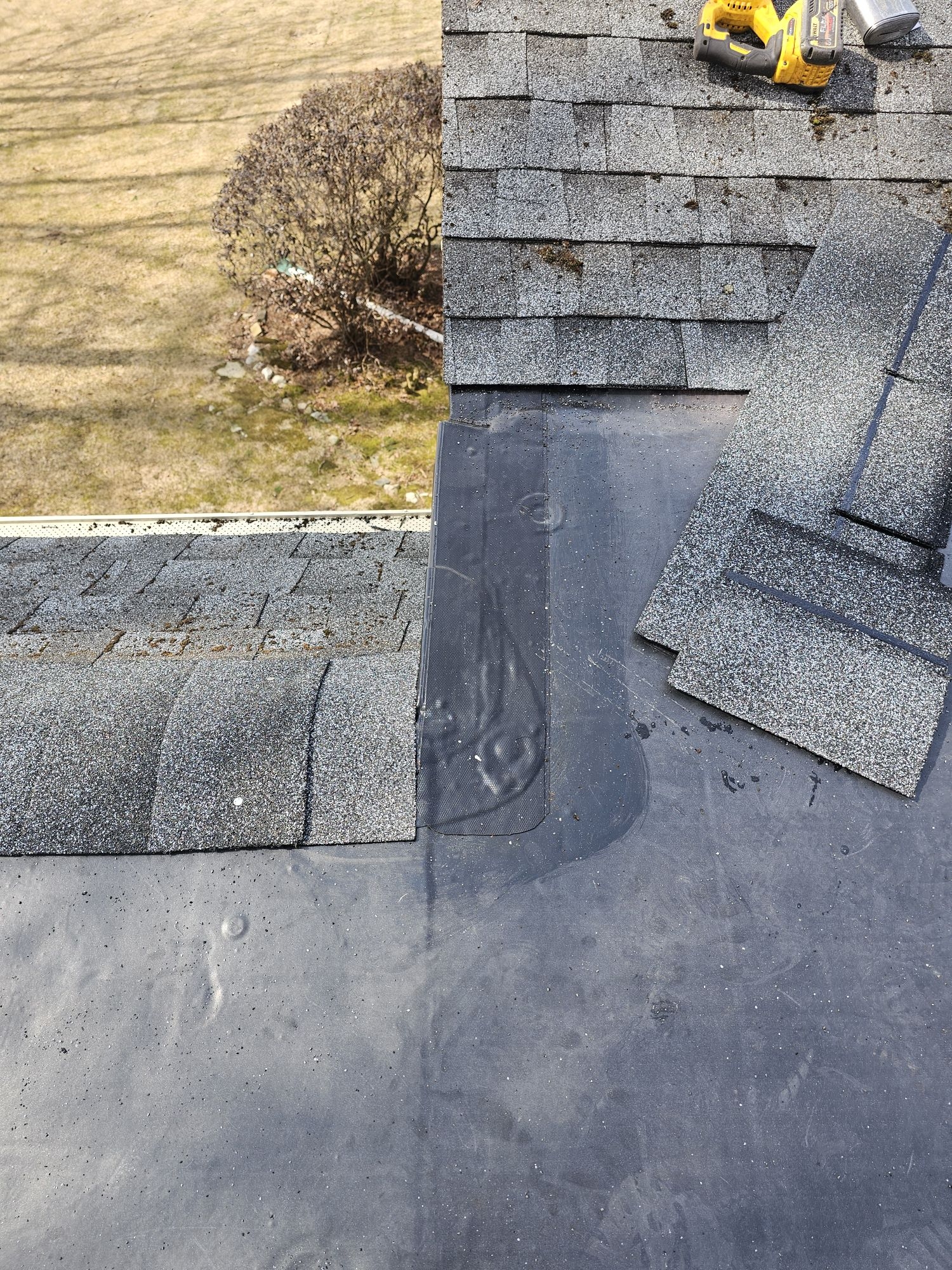 Roof leak near flashing or wall? We fix it right. Expert flashing repair, shingle and rubber roof service. Clean work, fair price. Serving North Attleboro, Mansfield, Franklin, Providence. Send photos for quick estimate. callpride.com