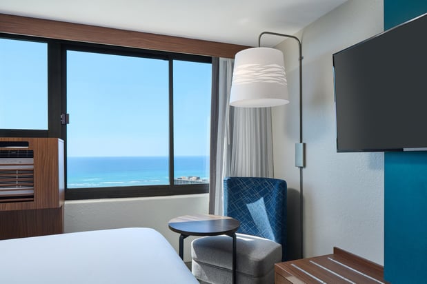 Images Holiday Inn Express Waikiki by IHG