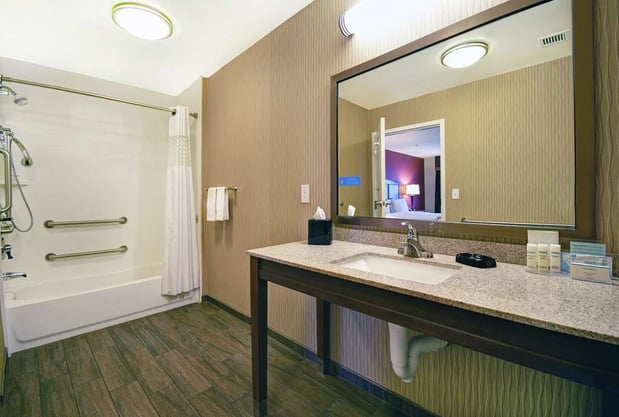 Images Hampton Inn & Suites Milwaukee/Franklin