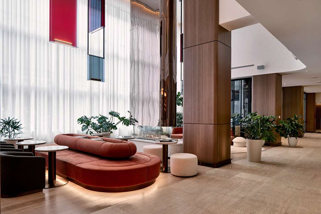 Lobby Vogue Hotel Montreal Downtown, Curio Collection by Hilton Montreal (514)285-5555