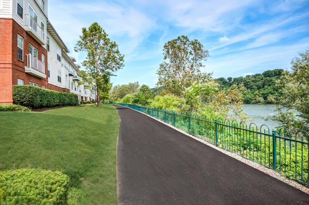 Images The Waterfront Apartments & Townhomes