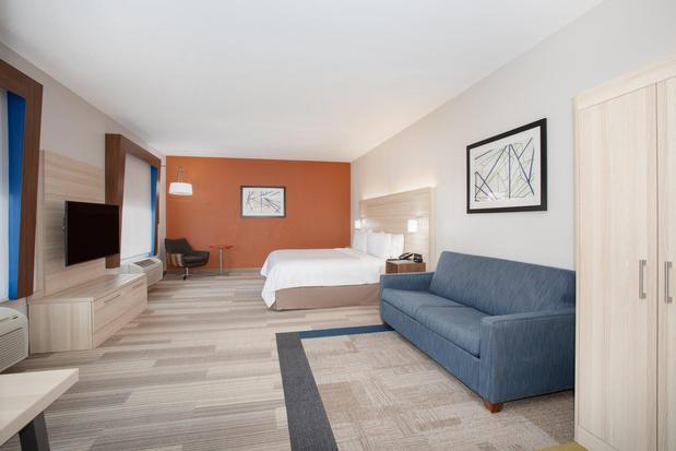Images Holiday Inn Express & Suites Phoenix - Glendale Sports Dist, an IHG Hotel