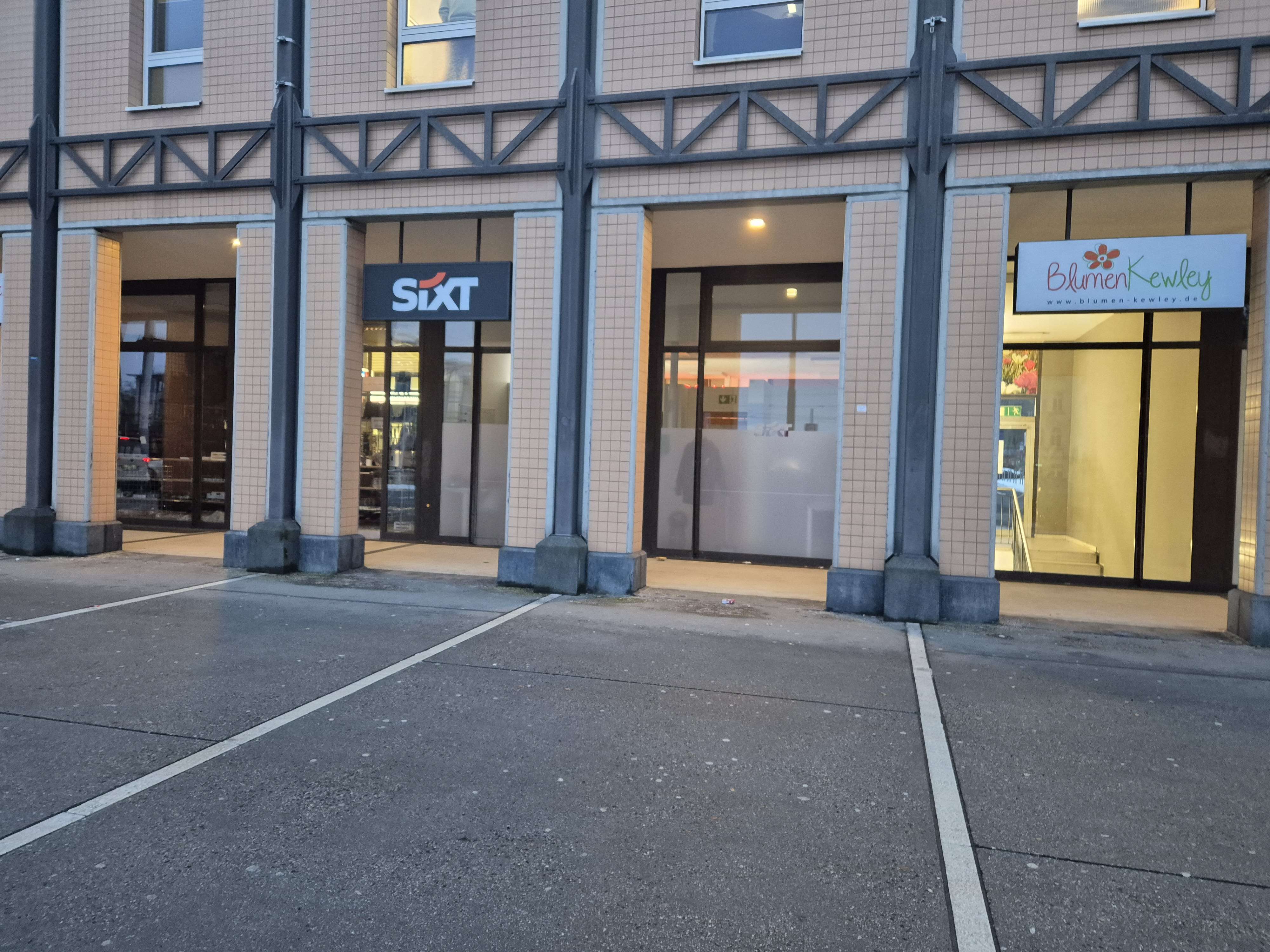 SIXT Autovermietung Kassel-Wilhelmshoehe Bahnhof, Willy-Brandt-Platz 1 in Kassel