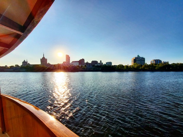Images Dutch Apple Cruises & Tours