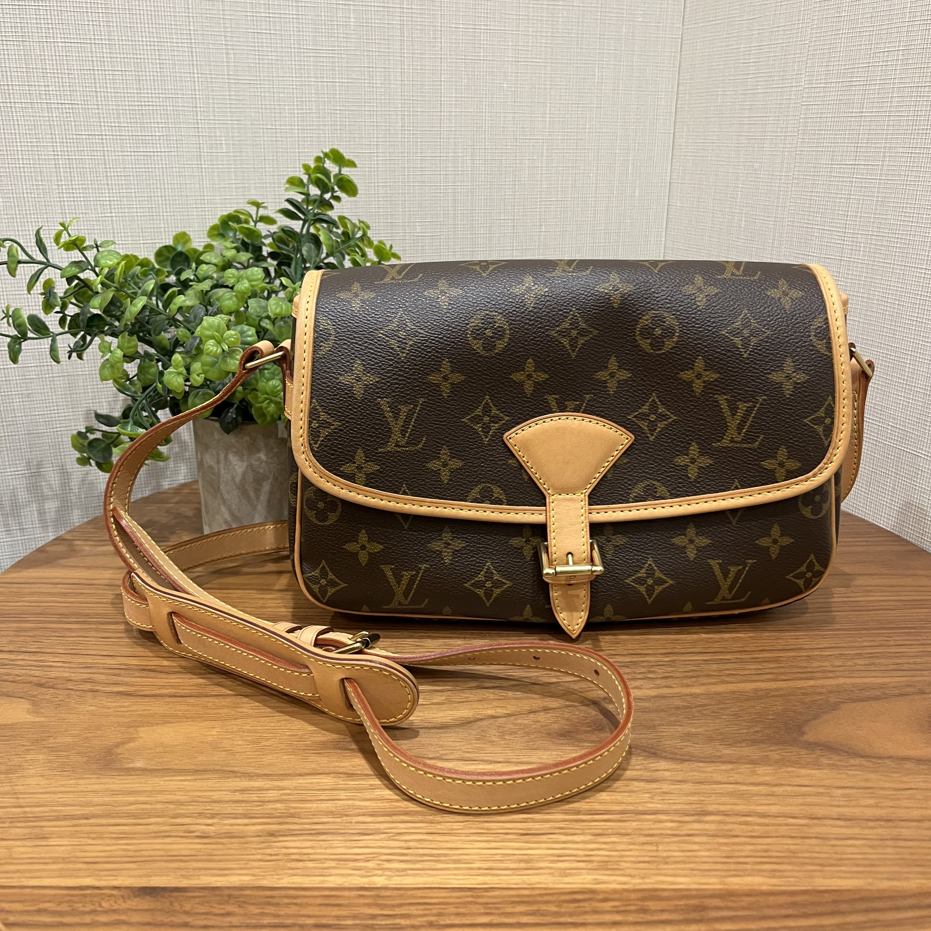 Images KOMEHYO（コメ兵）買取センター東岡崎