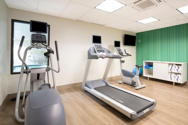 Images Holiday Inn Express Kansas City - at the Legends by IHG