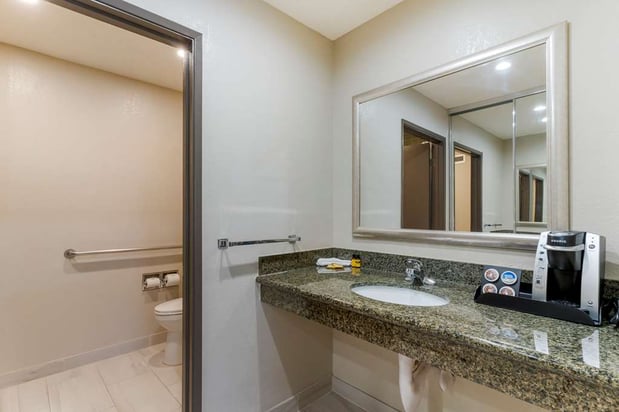 Images Best Western Plus Forest Park Inn