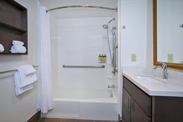 Images Candlewood Suites Grand Rapids Airport by IHG