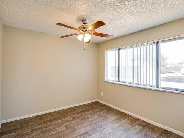 Images Meadow Lark Apartments