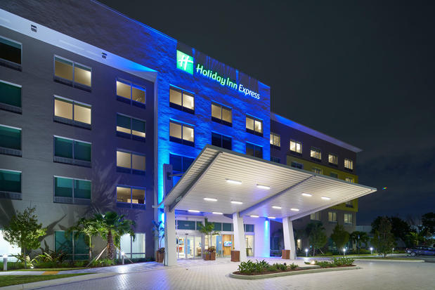 Images Holiday Inn Express & Suites Doral - Miami by IHG