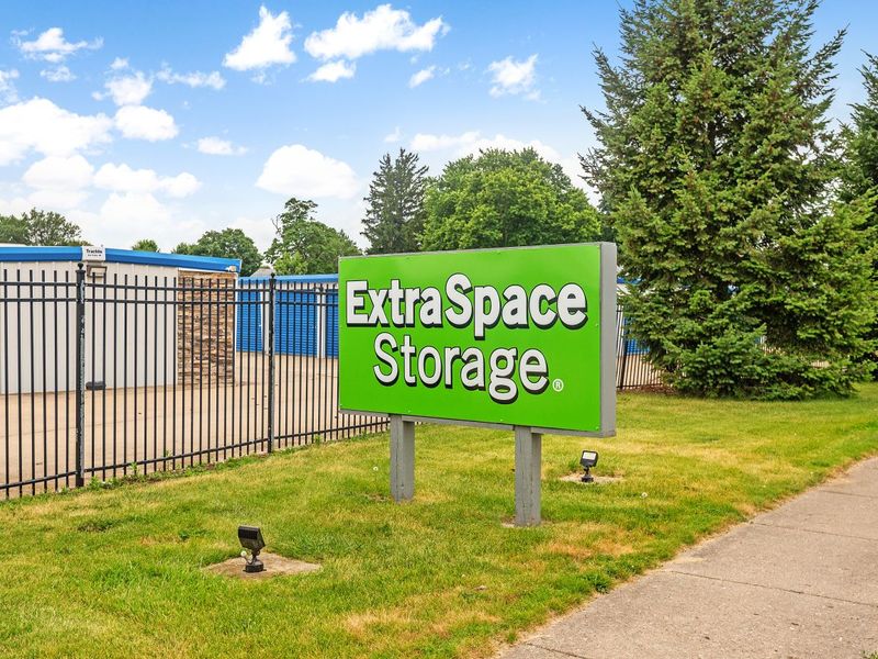 Beauty Image - Storage Express at 812 Walnut St, Washington, IL 61571