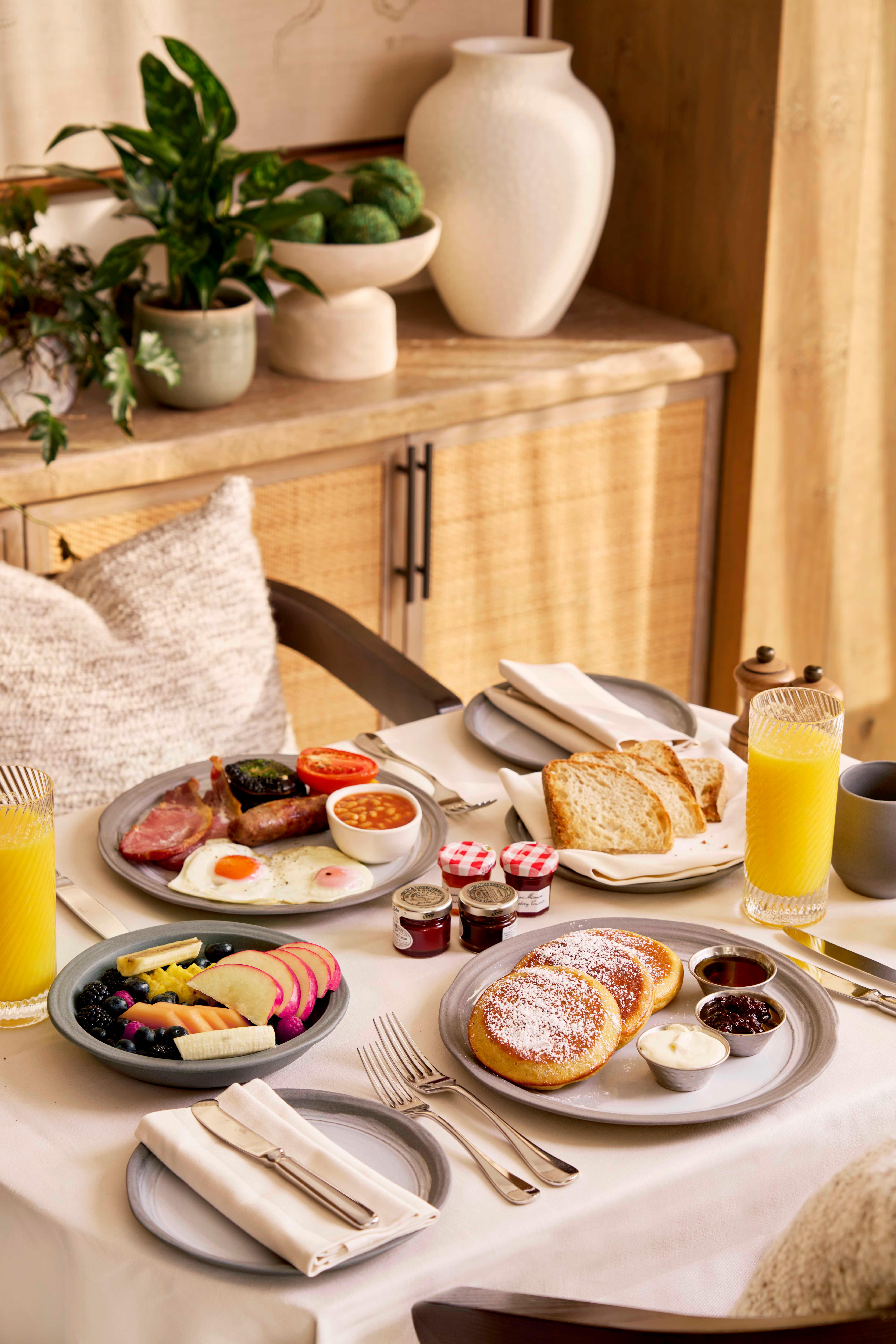 24 Hour In-Room Dining